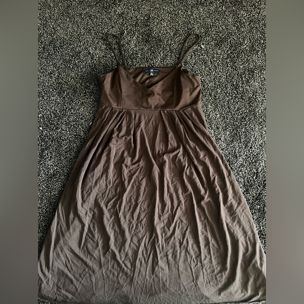 medium sized mid length brown GAP dress